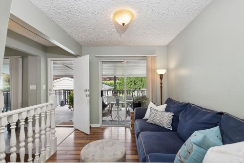 960 Cliff Avenue, Burnaby, BC - Indoor Photo Showing Living Room