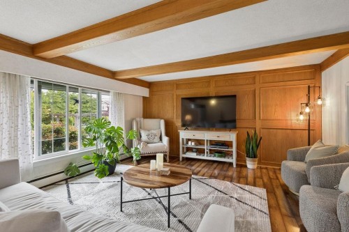 960 Cliff Avenue, Burnaby, BC - Indoor Photo Showing Living Room