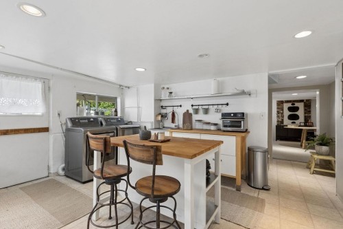 960 Cliff Avenue, Burnaby, BC - Indoor Photo Showing Kitchen
