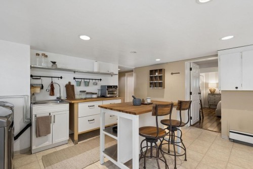 960 Cliff Avenue, Burnaby, BC - Indoor Photo Showing Kitchen