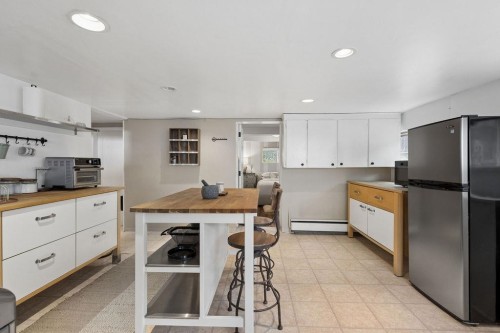960 Cliff Avenue, Burnaby, BC - Indoor Photo Showing Kitchen