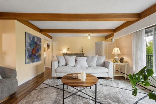 960 Cliff Avenue, Burnaby, BC - Indoor Photo Showing Living Room