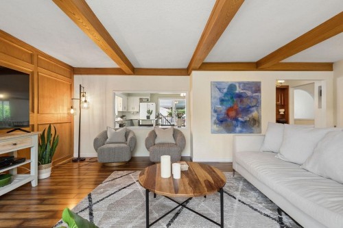 960 Cliff Avenue, Burnaby, BC - Indoor Photo Showing Living Room