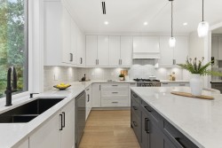 2-8408 17th Avenue Burnaby, BC V3N 1N2