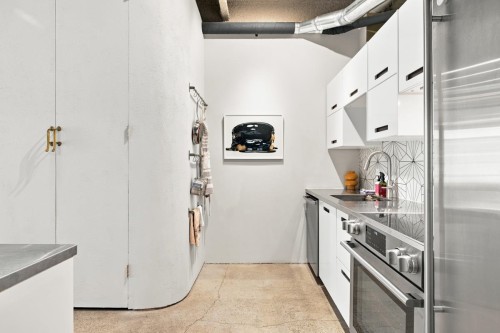 303-237 4Th Avenue E, Vancouver, BC - Indoor Photo Showing Kitchen