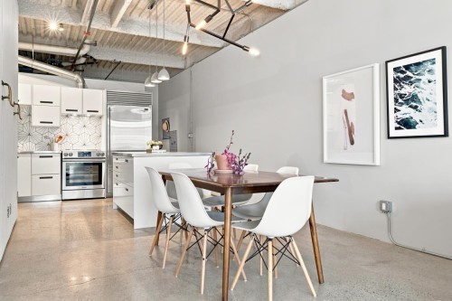 303-237 4Th Avenue E, Vancouver, BC - Indoor Photo Showing Dining Room