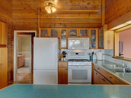 4717 Laurel Avenue, Sechelt, BC - Indoor Photo Showing Kitchen With Double Sink