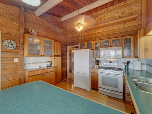 4717 Laurel Avenue, Sechelt, BC - Indoor Photo Showing Kitchen With Double Sink