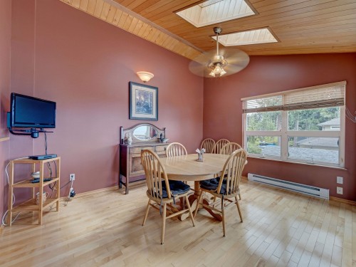 4717 Laurel Avenue, Sechelt, BC - Indoor Photo Showing Dining Room