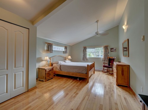 4717 Laurel Avenue, Sechelt, BC - Indoor Photo Showing Bedroom