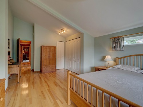 4717 Laurel Avenue, Sechelt, BC - Indoor Photo Showing Bedroom