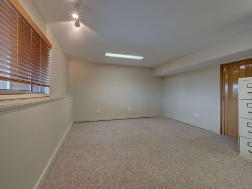4717 Laurel Avenue, Sechelt, BC - Indoor
