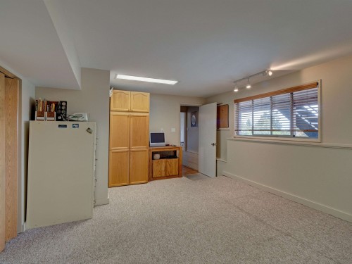 4717 Laurel Avenue, Sechelt, BC - Indoor