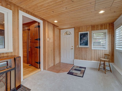4717 Laurel Avenue, Sechelt, BC -  With Exterior
