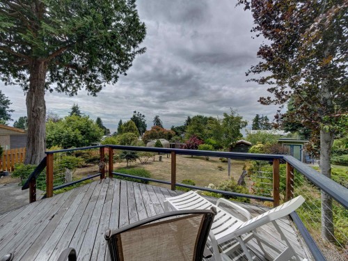 4717 Laurel Avenue, Sechelt, BC - Outdoor