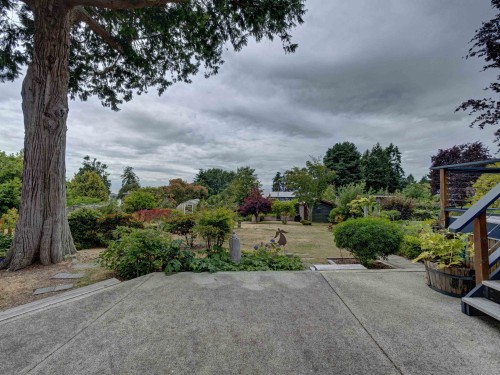 4717 Laurel Avenue, Sechelt, BC - Outdoor