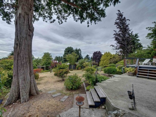 4717 Laurel Avenue, Sechelt, BC - Outdoor