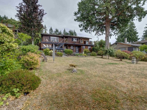 4717 Laurel Avenue, Sechelt, BC - Outdoor