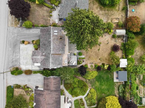 4717 Laurel Avenue, Sechelt, BC - Outdoor