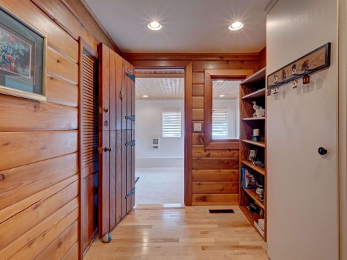 4717 Laurel Avenue, Sechelt, BC - Indoor Photo Showing Other Room