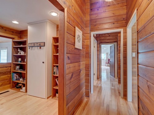 4717 Laurel Avenue, Sechelt, BC - Indoor Photo Showing Other Room
