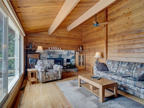 4717 Laurel Avenue, Sechelt, BC - Indoor Photo Showing Living Room With Fireplace