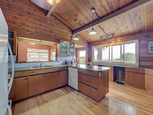 4717 Laurel Avenue, Sechelt, BC - Indoor Photo Showing Kitchen With Double Sink