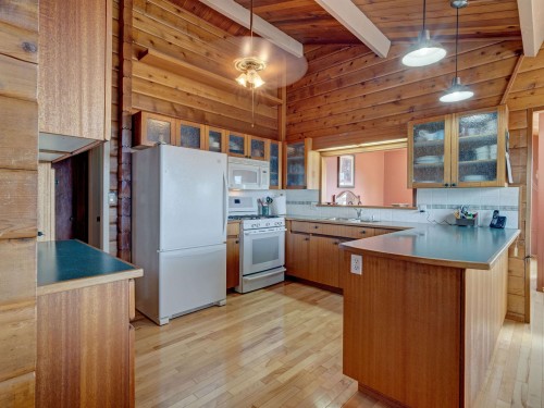 4717 Laurel Avenue, Sechelt, BC - Indoor Photo Showing Kitchen