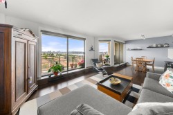 1101-444 Lonsdale Avenue  North Vancouver, BC V7M 3H5