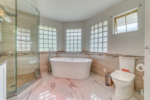 104 Ravine Drive, Port Moody, BC - Indoor Photo Showing Bathroom