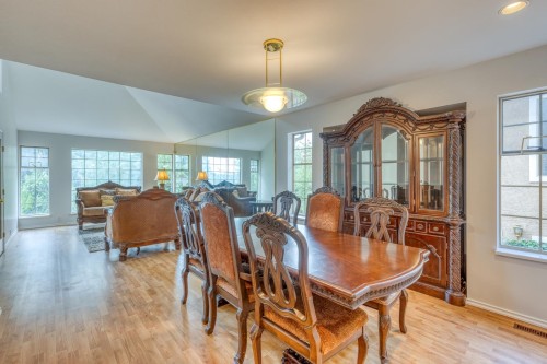 104 Ravine Drive, Port Moody, BC - Indoor Photo Showing Dining Room