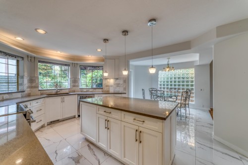 104 Ravine Drive, Port Moody, BC - Indoor Photo Showing Kitchen With Upgraded Kitchen
