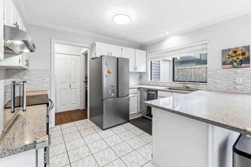 6470 Sheridan Road, Richmond, BC - Indoor Photo Showing Kitchen With Upgraded Kitchen
