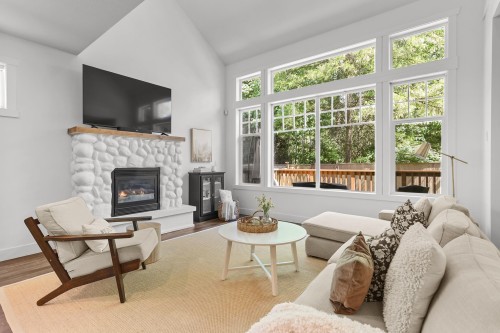 13866 229 Lane, Maple Ridge, BC - Indoor Photo Showing Living Room With Fireplace