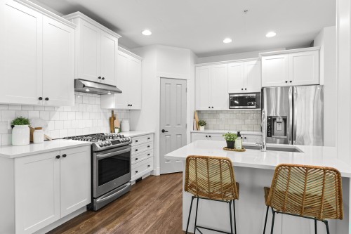 13866 229 Lane, Maple Ridge, BC - Indoor Photo Showing Kitchen With Upgraded Kitchen