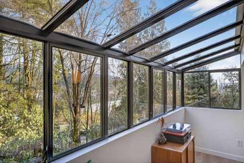 526 Cardiff Way, Port Moody, BC - Indoor Photo Showing Other Room