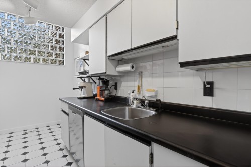 526 Cardiff Way, Port Moody, BC - Indoor Photo Showing Kitchen