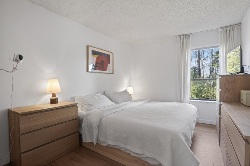526 Cardiff Way, Port Moody, BC - Indoor Photo Showing Bedroom