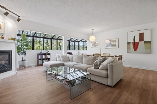 526 Cardiff Way, Port Moody, BC - Indoor Photo Showing Living Room With Fireplace