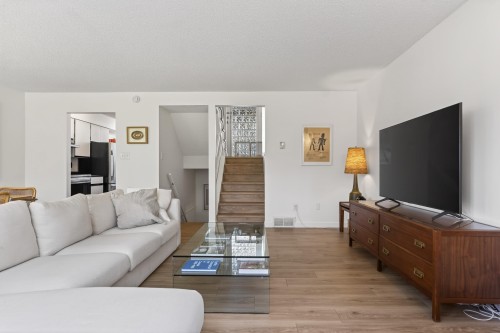 526 Cardiff Way, Port Moody, BC - Indoor Photo Showing Living Room
