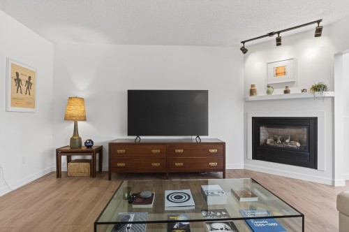 526 Cardiff Way, Port Moody, BC - Indoor Photo Showing Living Room With Fireplace