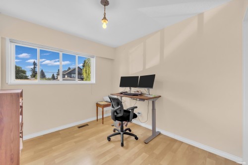 1749 Dorset Avenue, Port Coquitlam, BC - Indoor Photo Showing Office