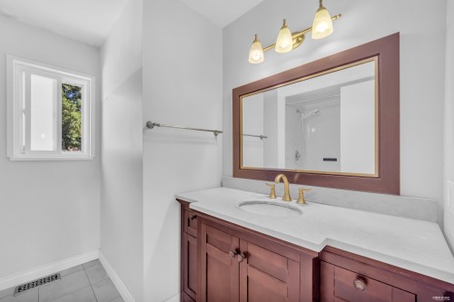 1749 Dorset Avenue, Port Coquitlam, BC - Indoor Photo Showing Bathroom