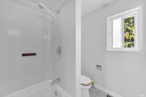1749 Dorset Avenue, Port Coquitlam, BC - Indoor Photo Showing Bathroom