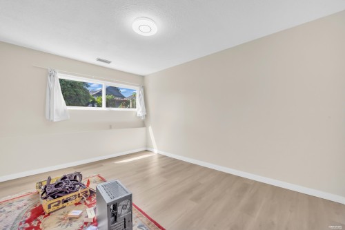 1749 Dorset Avenue, Port Coquitlam, BC - Indoor Photo Showing Other Room