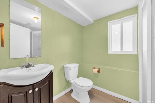 1749 Dorset Avenue, Port Coquitlam, BC - Indoor Photo Showing Bathroom