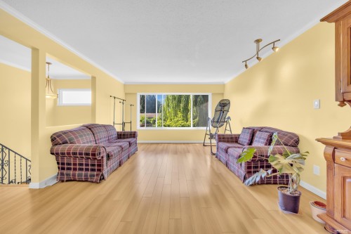 1749 Dorset Avenue, Port Coquitlam, BC - Indoor Photo Showing Living Room
