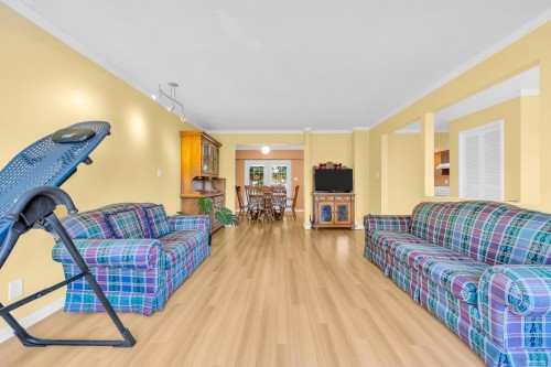 1749 Dorset Avenue, Port Coquitlam, BC - Indoor Photo Showing Living Room
