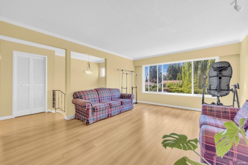 1749 Dorset Avenue, Port Coquitlam, BC - Indoor Photo Showing Living Room