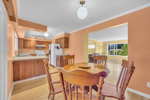 1749 Dorset Avenue, Port Coquitlam, BC - Indoor Photo Showing Dining Room